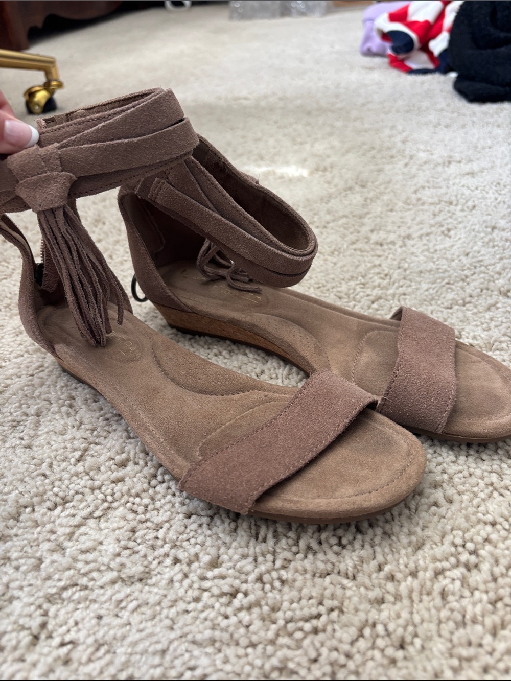 Suede sandals with tassel